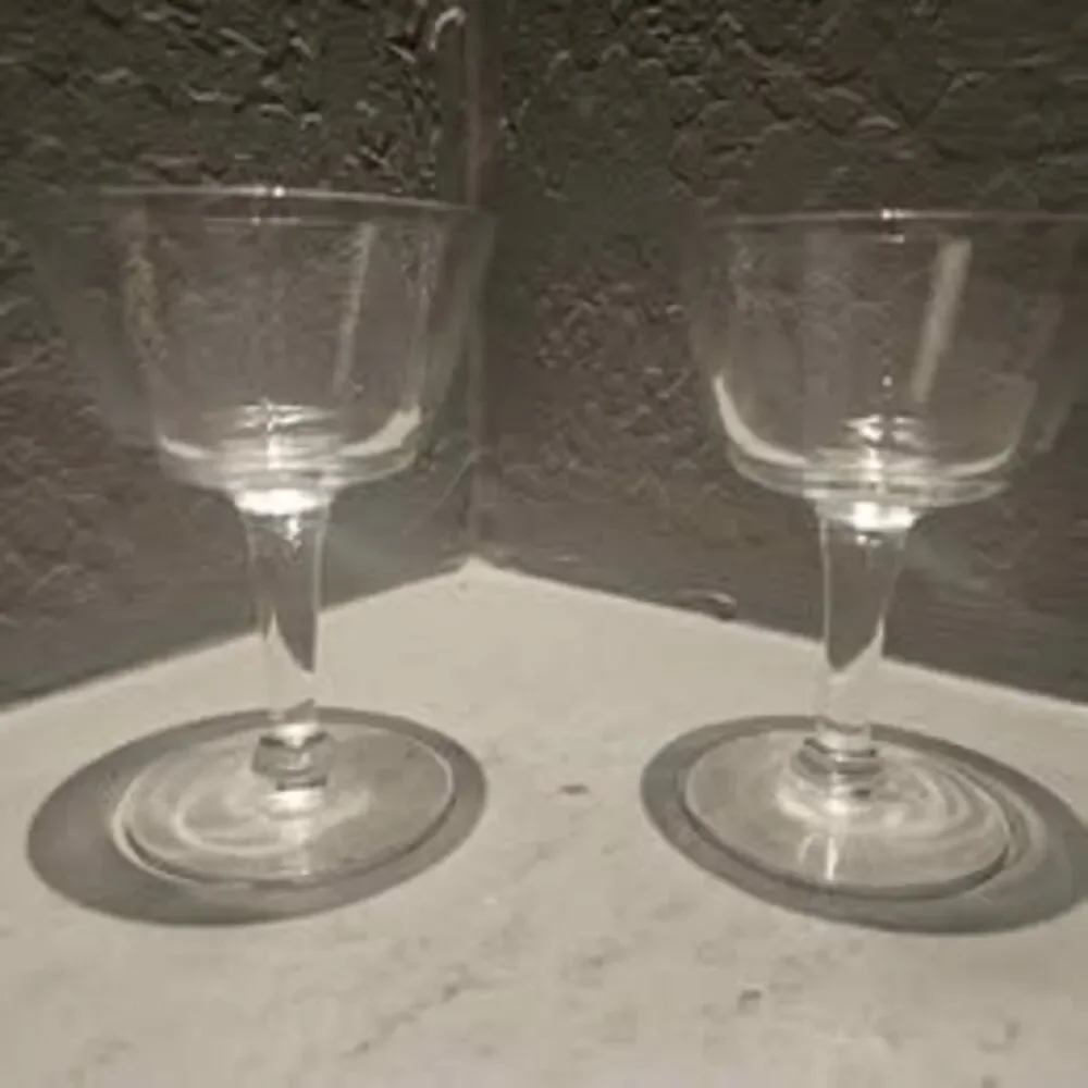 Set of Two Glass Cocktail Glsasse Coupe Glasses Barware